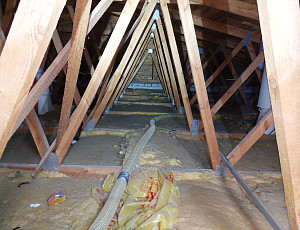 Zateplení bytového domu pomocí foukané izolace